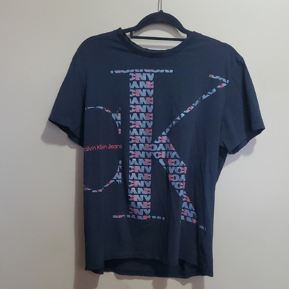 Calvin Klein Graphic Tee in Black and Red Size Large - Picture 1 of 4